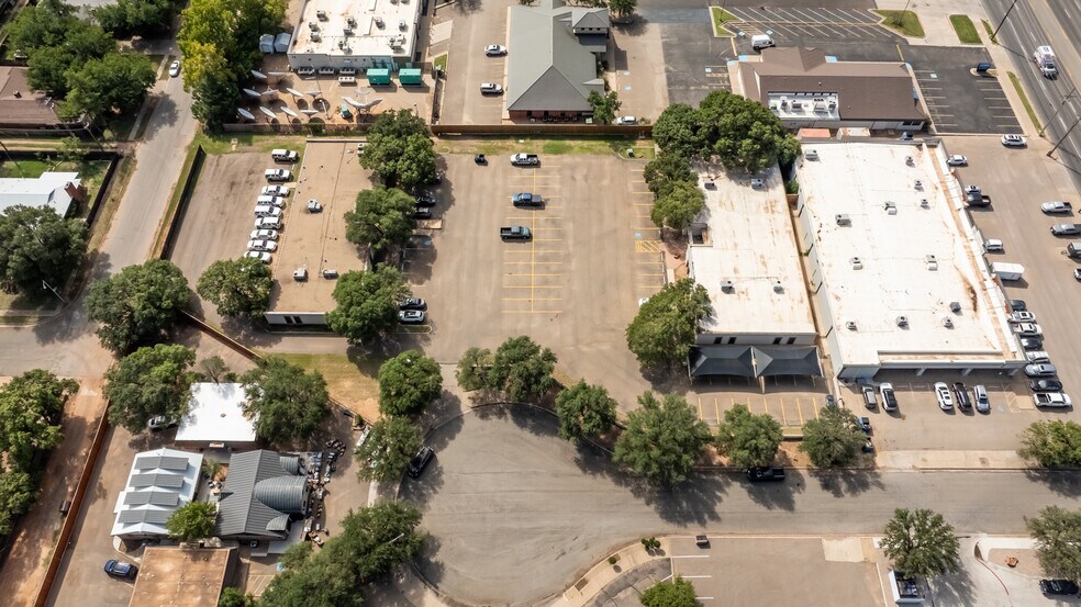 More Photos Of 3303 67th St, Lubbock Office For Sale