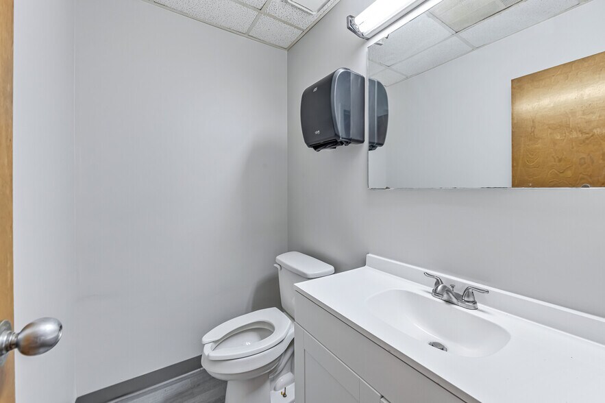 More Photos Of 2110 Hartford Rd, Hampton Medical For Lease
