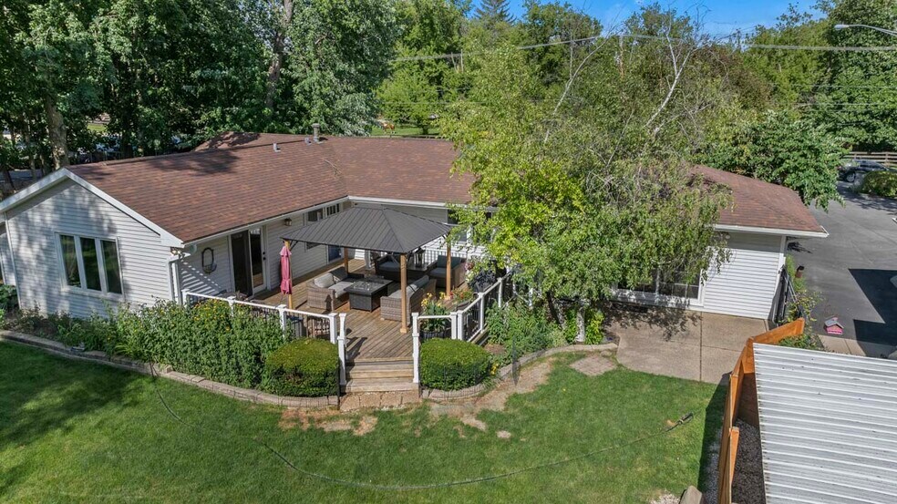 More Photos Of 4403 S Roberts Rd, Island Lake Veterinarian Kennel For Sale