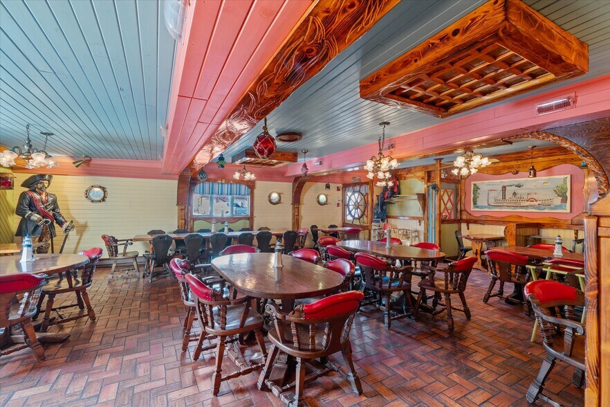 More Photos Of 1424 Main St, Sylvan Beach Restaurant For Sale