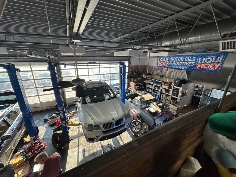 More Photos Of 5541 US Highway 19, New Port Richey Auto Repair For Sale