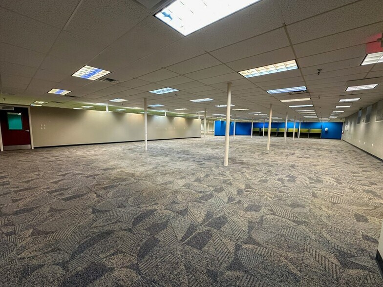 More Photos Of 806 Willowcreek Dr, Jacksonville Warehouse For Lease