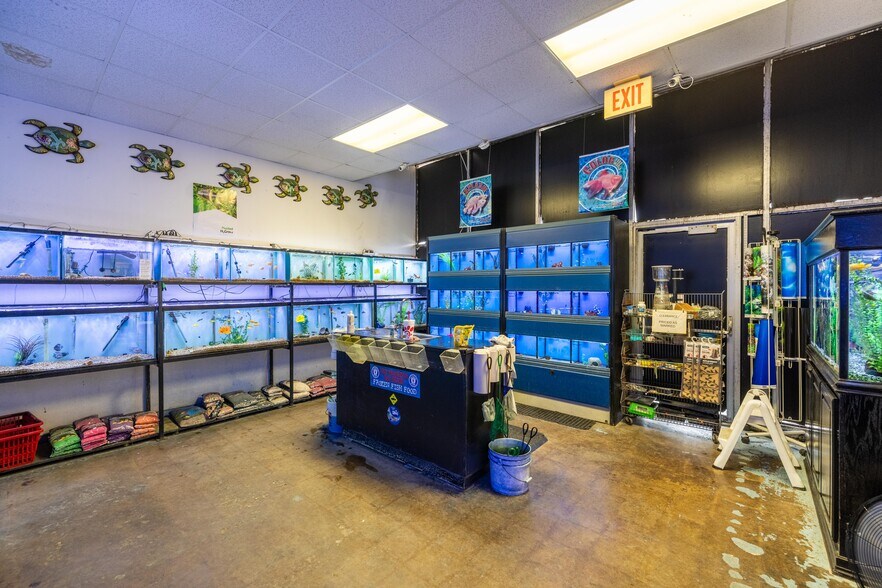 More Photos Of 200 N Main St, Duncanville Storefront Retail Office For Sale