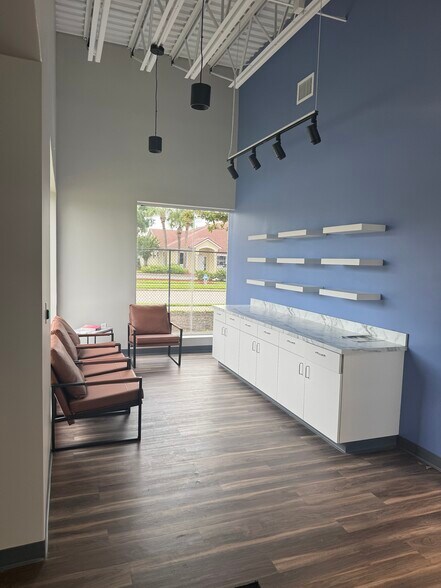 More Photos Of 6404 Old Winter Garden Rd, Orlando Medical For Sale