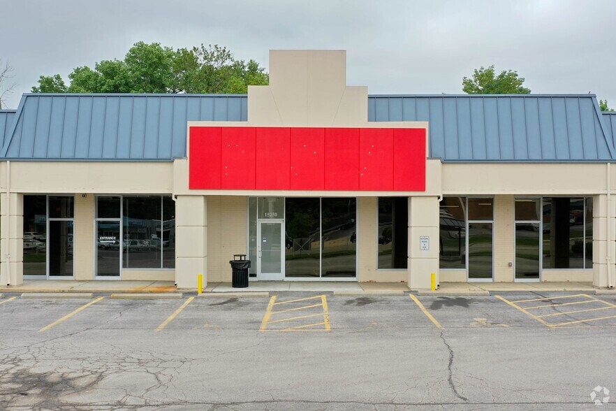 More Photos Of 15238-15266 Manchester Rd, Ballwin Storefront For Lease