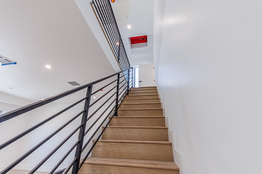 More Photos Of 5209 W 20th St, Los Angeles Multifamily For Sale