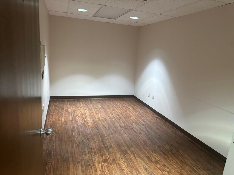 More Photos Of 390 Pierce St, Kingston Medical For Lease