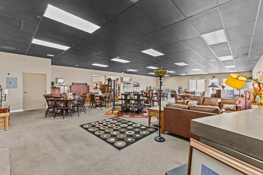 More Photos Of 12033 Mariposa Rd, Hesperia Freestanding For Lease