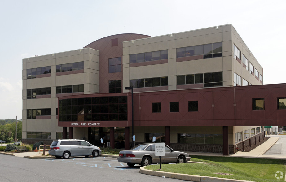 Primary Photo Of 700 W Lea Blvd, Wilmington Medical For Sale