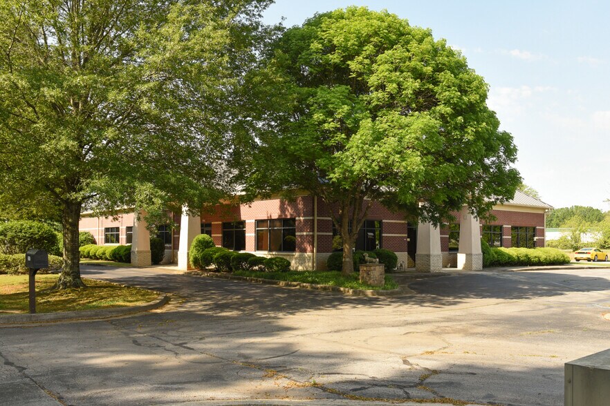 Primary Photo Of 2117 Veterans Dr SE, Decatur Healthcare For Sale
