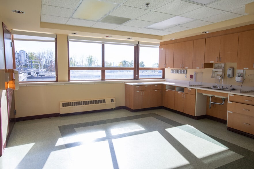 More Photos Of 200 KMD, Waterville Office For Sale