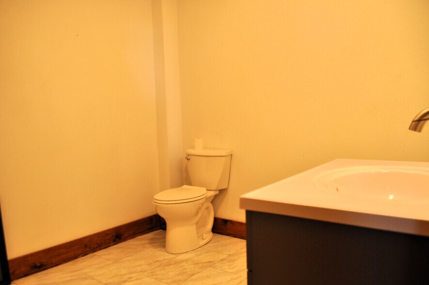 More Photos Of 910 Main Ave, Washburn Light Manufacturing For Sale