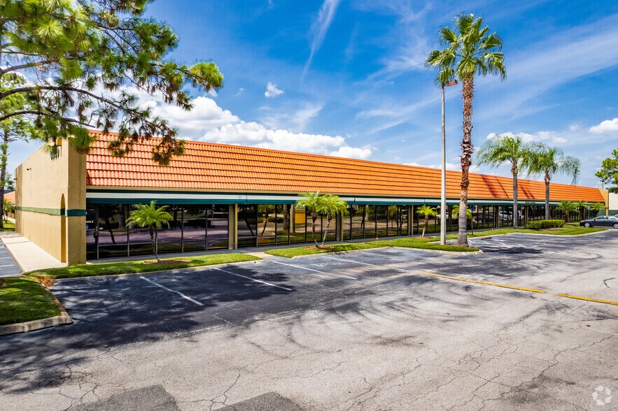 More Photos Of 4081 L B McLeod Rd, Orlando Unknown For Lease