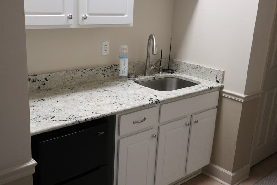 More Photos Of 2344 Centerville Rd, Tallahassee Medical For Lease