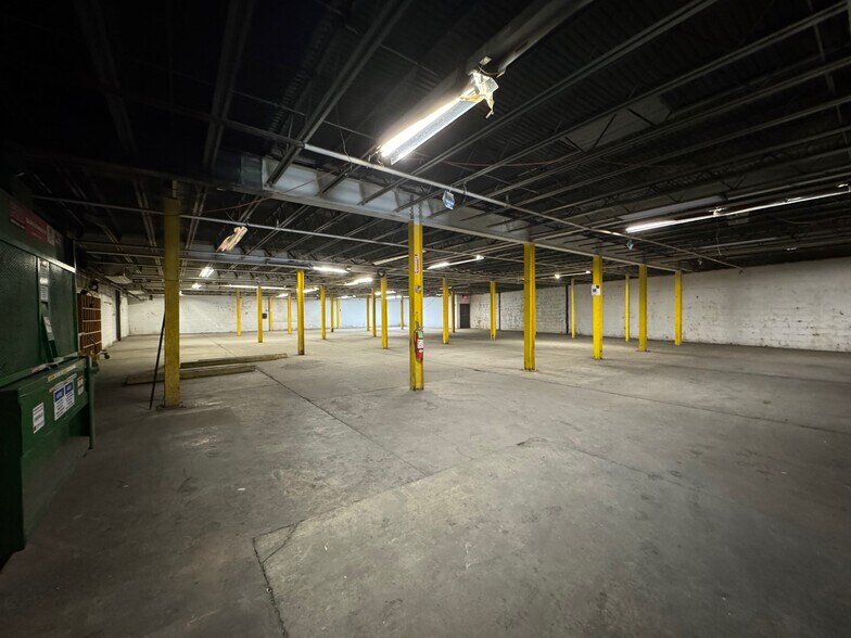 More Photos Of 195 Hudson St, Cornwall-on-Hudson Distribution For Lease