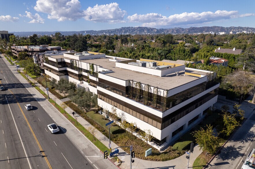 More Photos Of 4525 Wilshire Blvd, Los Angeles Office For Lease
