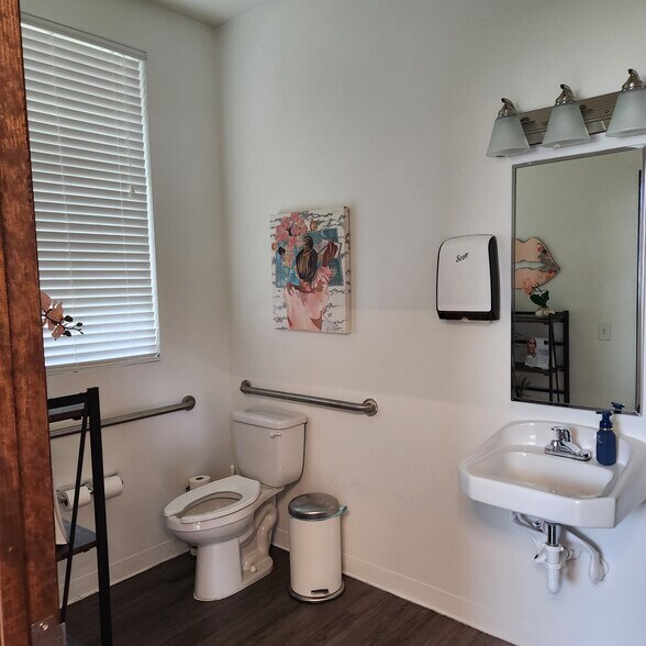 More Photos Of 8732 W Fountain Ave, Tampa Medical For Lease