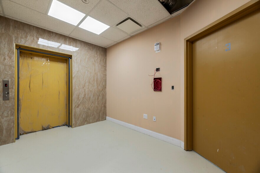 More Photos Of 14 Olive St, Brooklyn Hotel For Lease