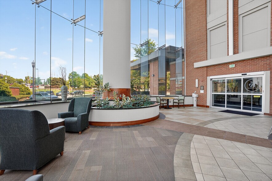 More Photos Of 800 Saint Vincents Dr, Birmingham Medical For Lease