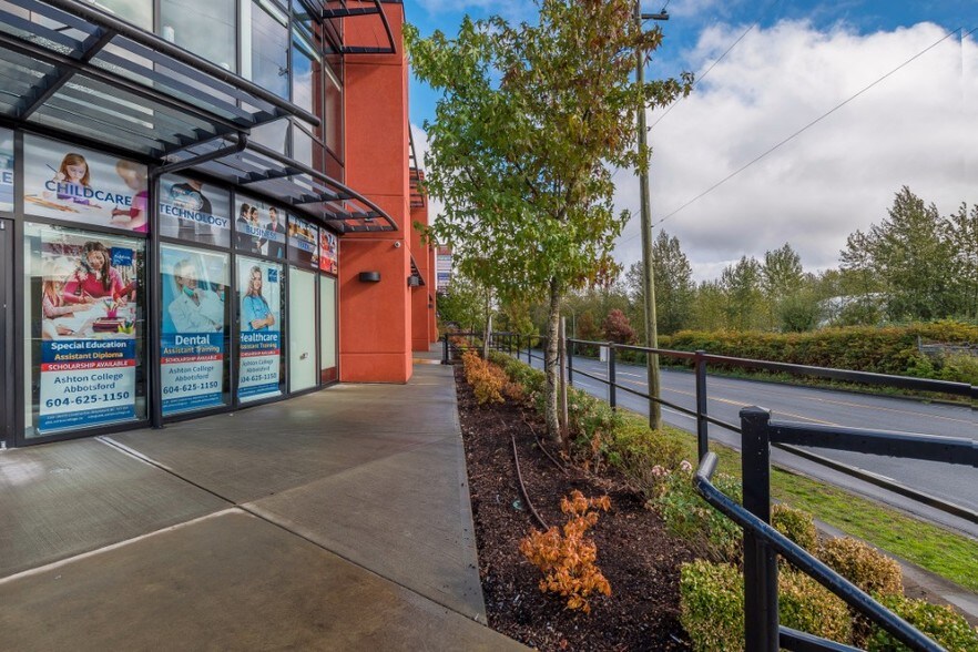 More Photos Of 30475 Cardinal Ave, Abbotsford Office For Sale