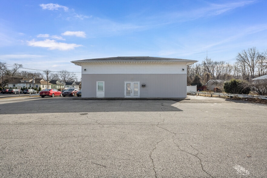 More Photos Of 901 Crown Point Rd, Westville Office For Lease