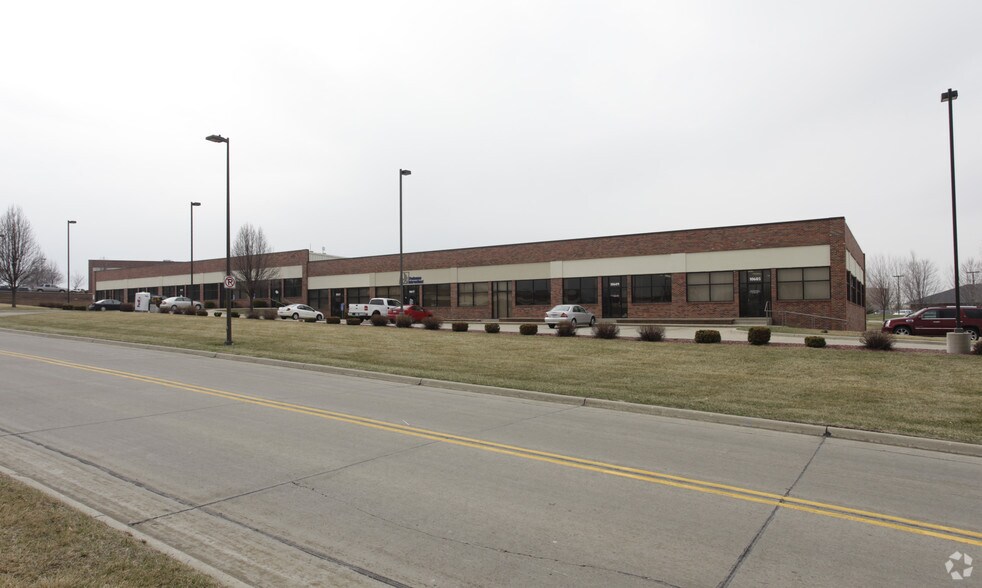 More Photos Of 10607-10647 Justin Dr, Urbandale Flex For Lease