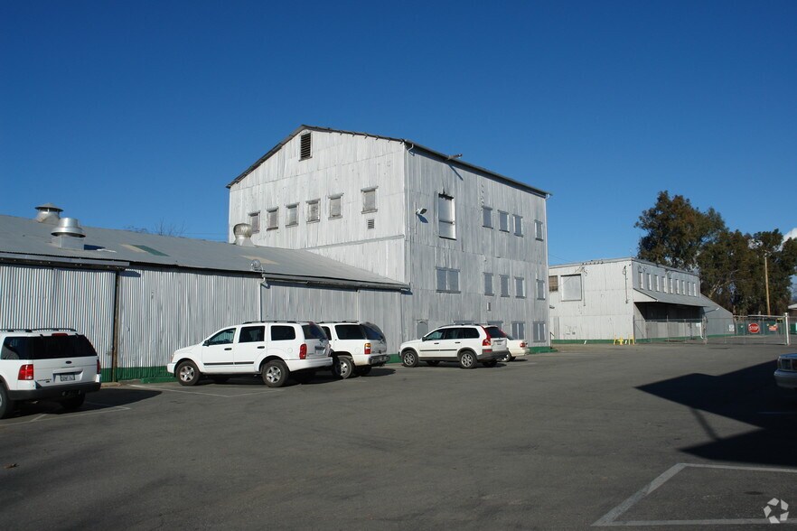 More Photos Of 2020 Esplanade Rd, Chico Light Manufacturing For Sale