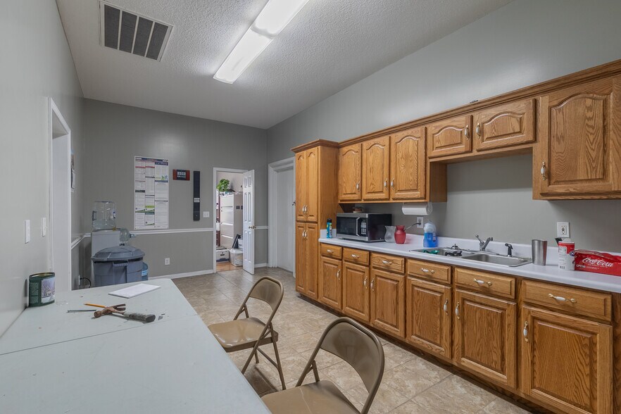 More Photos Of 2065 Cleveland Hwy, Dalton Flex For Sale