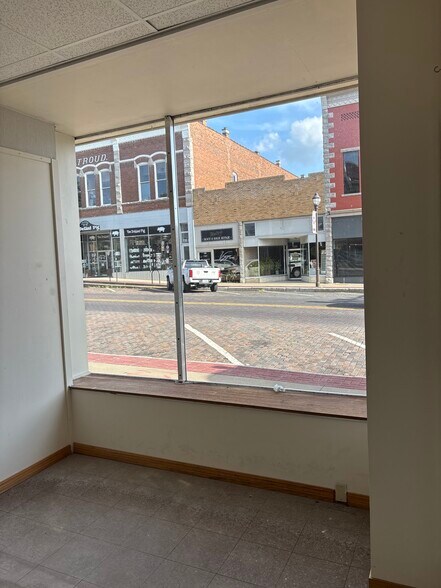 More Photos Of 121 W Walnut St, Rogers Storefront Retail Office For Sale