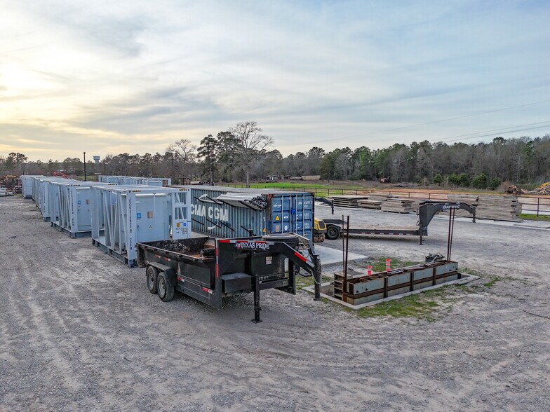 More Photos Of 11192 Meador Rd, Willis Warehouse For Lease