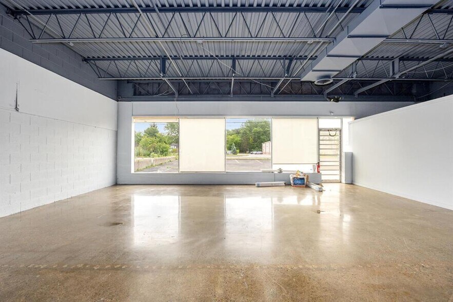 More Photos Of 2611 Alpine Ave, Grand Rapids Freestanding For Sale