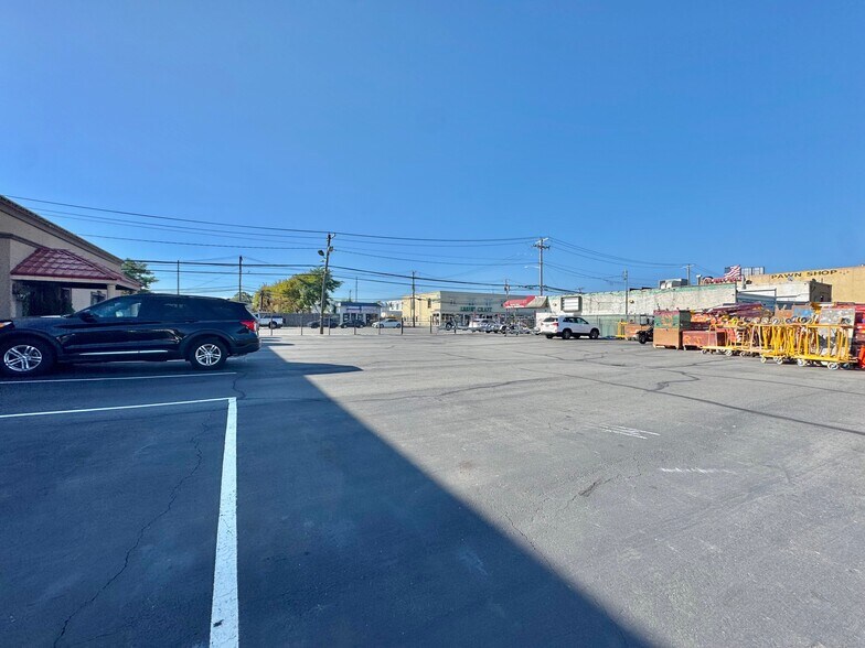 More Photos Of 4435 Austin Blvd, Island Park Office Residential For Sale