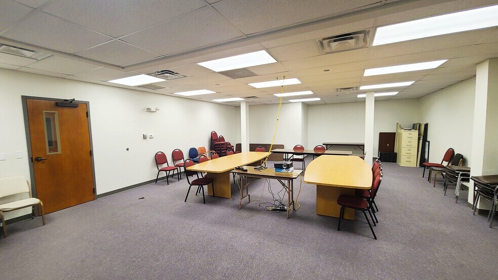 More Photos Of 710 W 8th St, Fort Scott Office For Sale
