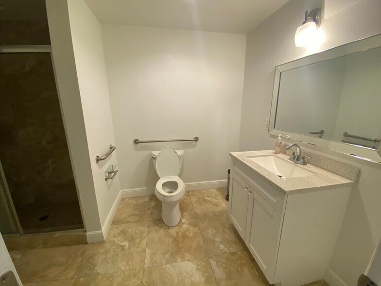 More Photos Of 4101 NW 3rd Ct, Plantation Medical For Lease