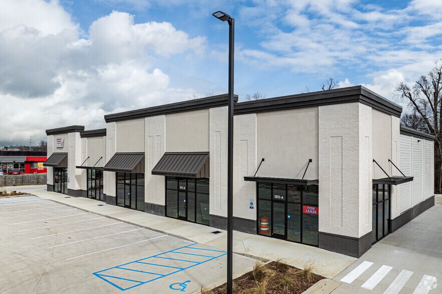 More Photos Of 1010 Memorial Pky N, Huntsville Storefront For Lease