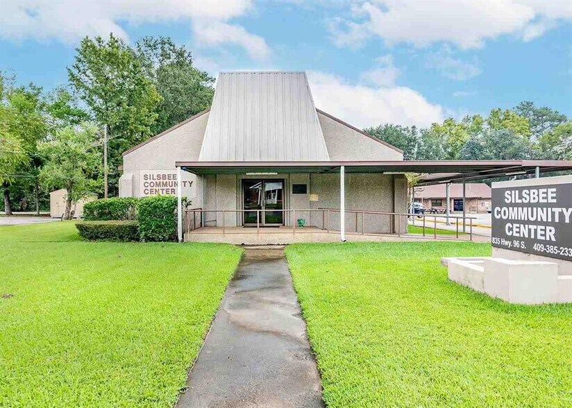 More Photos Of 835 Highway 96 S, Silsbee Office For Sale