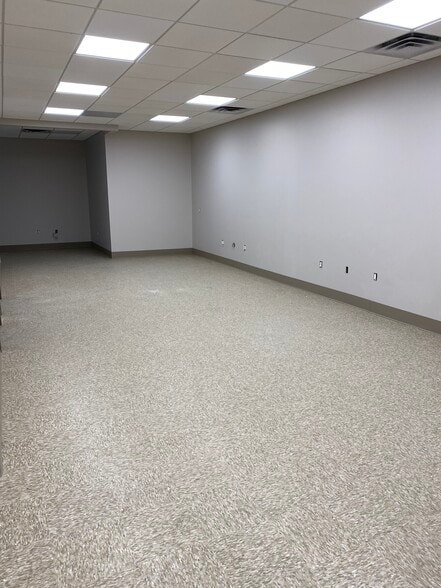 More Photos Of 2212 Noblestown Rd, Pittsburgh Storefront Retail Office For Lease