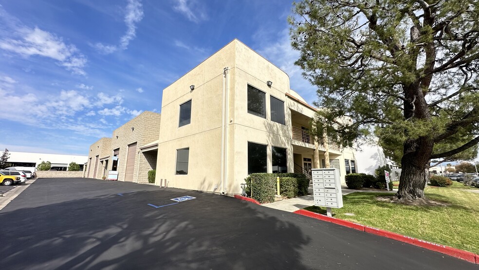 More Photos Of 41419 Pear St, Murrieta Warehouse For Lease