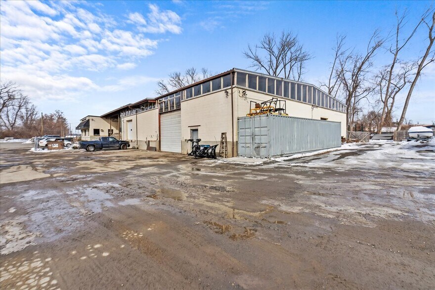 More Photos Of 175 Circuit Ave, West Springfield Warehouse For Lease