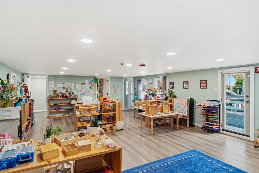 More Photos Of 248 Loudoun St SW, Leesburg Daycare Center For Lease