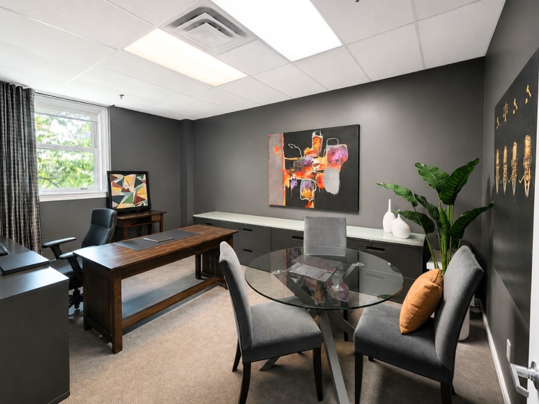 More Photos Of 10 Alcorn Ave, Toronto Office For Lease