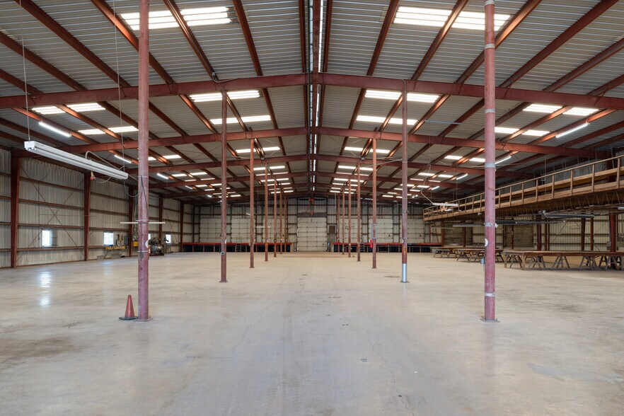 More Photos Of 14392 W Expressway 83, Harlingen Manufacturing For Lease