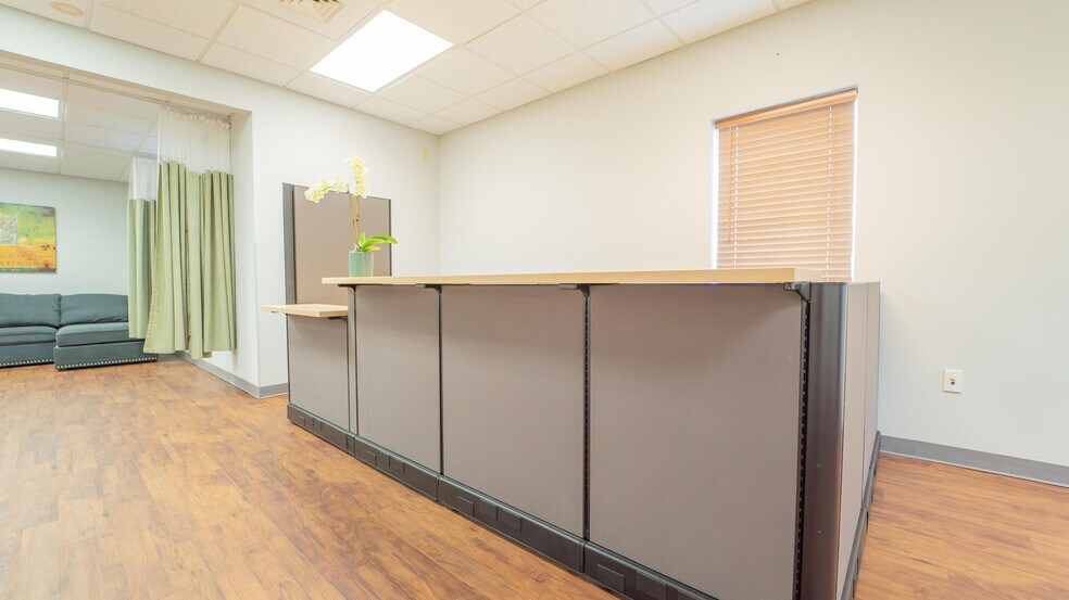 More Photos Of 951 Transport Dr, Valparaiso Office For Sale