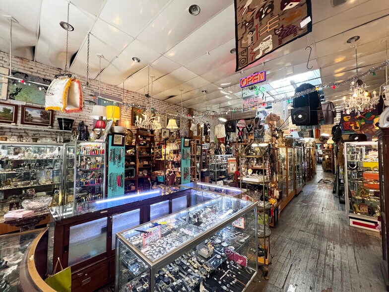 More Photos Of 706 State St, Santa Barbara Storefront For Sale