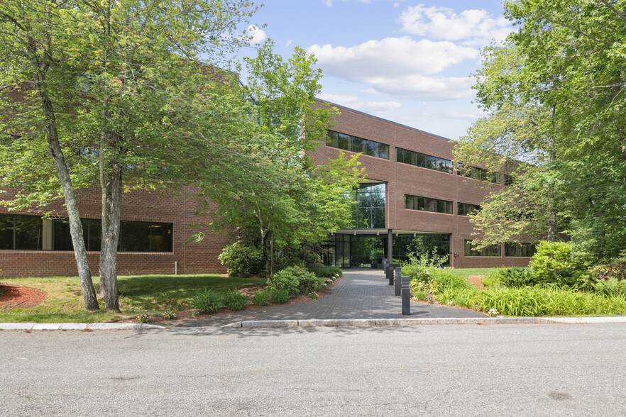 Primary Photo Of 81 Hartwell Ave, Lexington Office For Lease