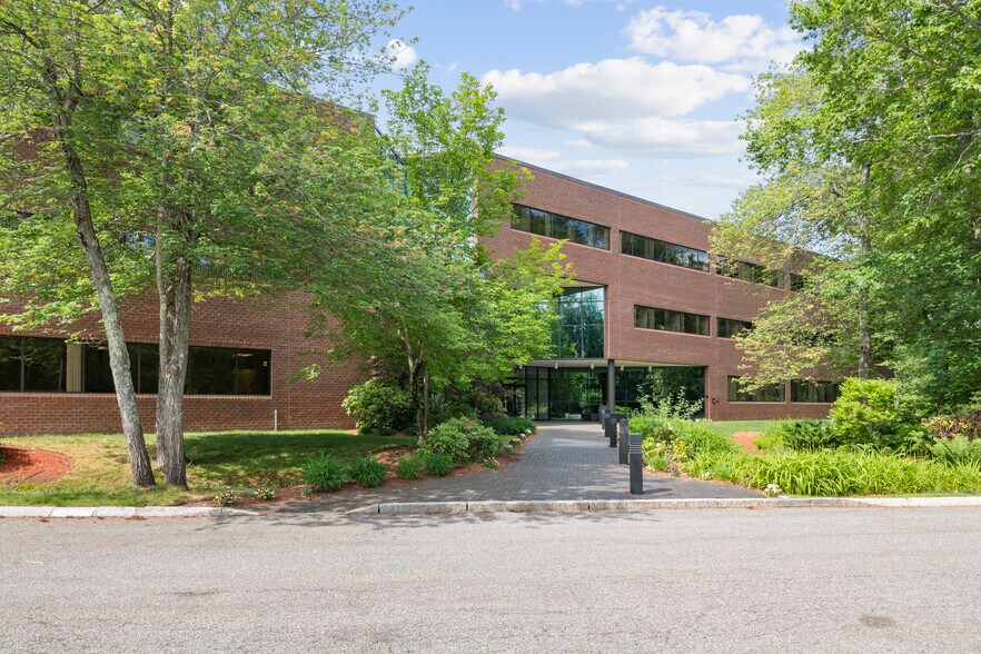 Primary Photo Of 81 Hartwell Ave, Lexington Office For Lease