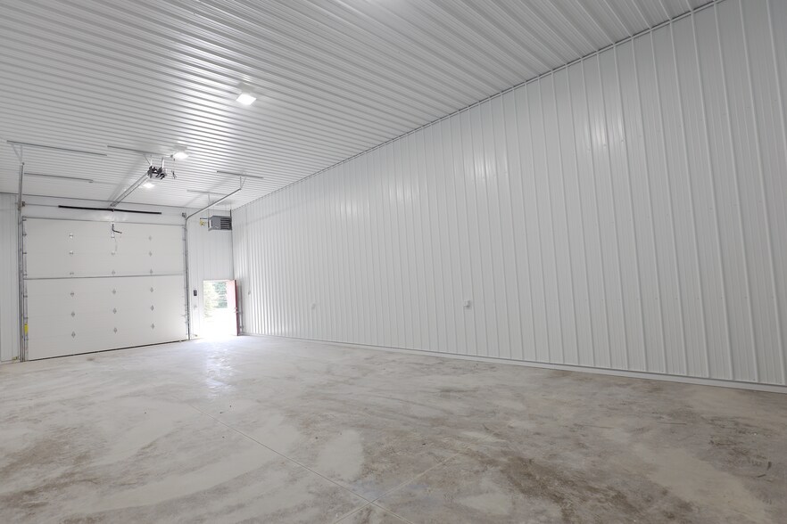 More Photos Of 8691 Wadsworth Rd, Wadsworth Light Manufacturing For Lease