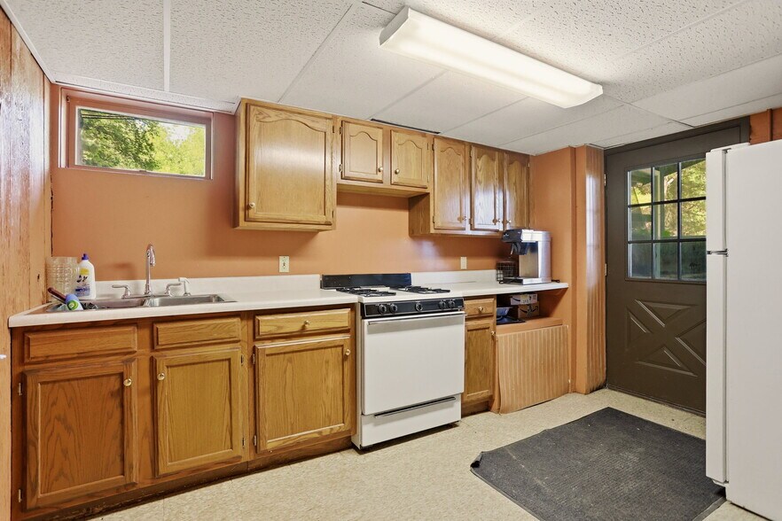 More Photos Of 3771 Colwood Rd, Caro Assisted Living For Sale