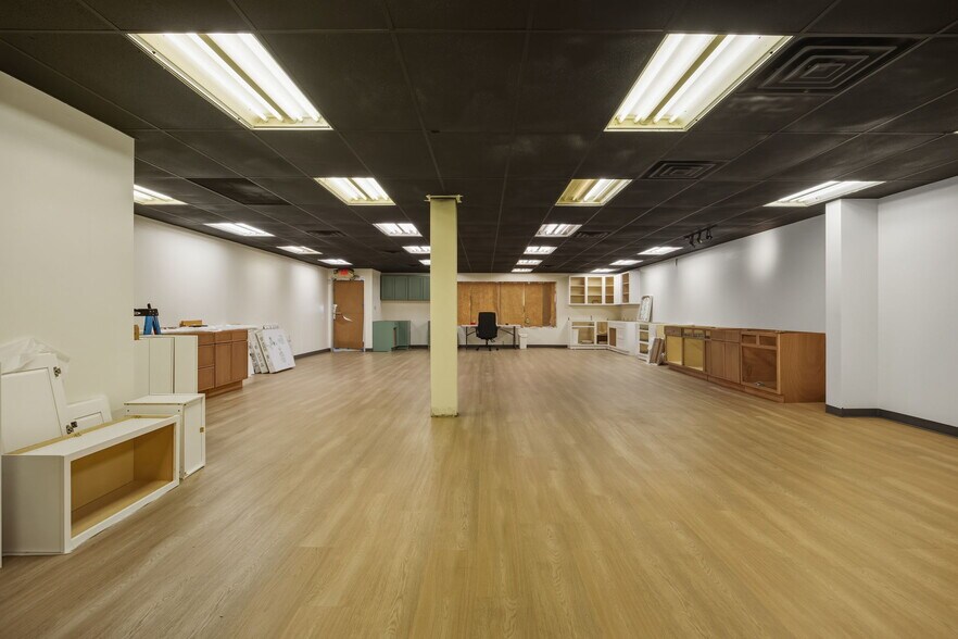 More Photos Of 1550 E Market St, Harrisonburg Storefront Retail Office For Lease