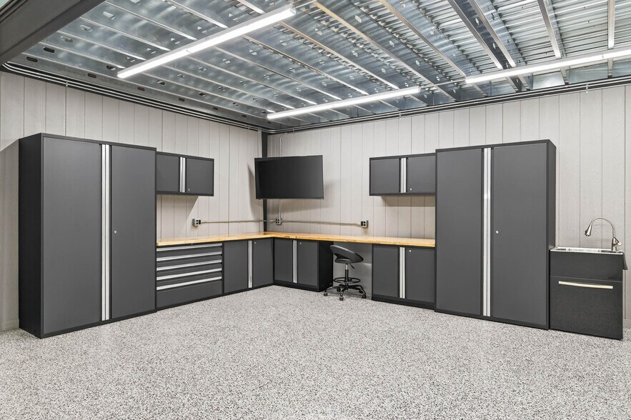 More Photos Of 663 Valerie Ave, Hudson Self Storage For Sale